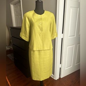 Signature by Larry Levine skirt suit size 8